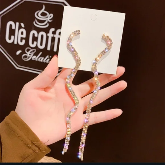 3XHP!! NWT Gorgeous 925 Silver Sparkly Long Curves Earrings! - Picture 3 of 9